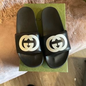 Gucci
Men's Pursuit Interlocking G Slide Sandals Authentic